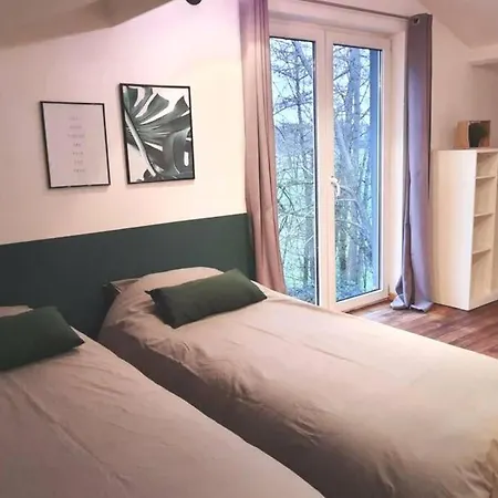 La Pinede - Charmante Maison De Village بيت للعطل *