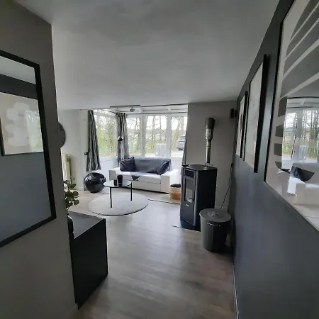 La Pinede - Charmante Maison De Village بيت للعطل